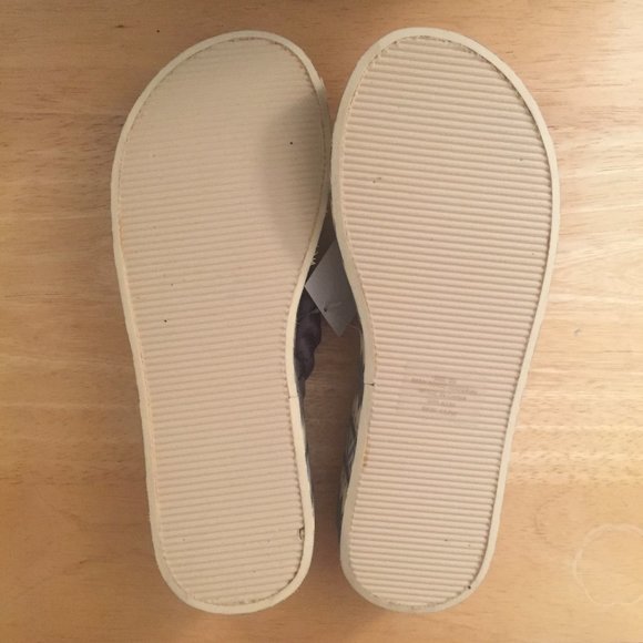 Muk Luks Platform Thong Sandals Size 10 Gray/Blue/Cream Geometric Motif - Picture 7 of 7